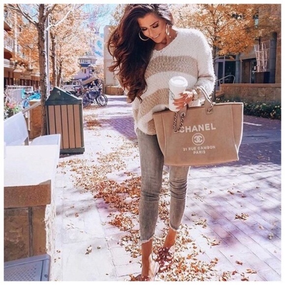 🌷 Super Soft Popcorn V-Neck Sweater! - Picture 5 of 6